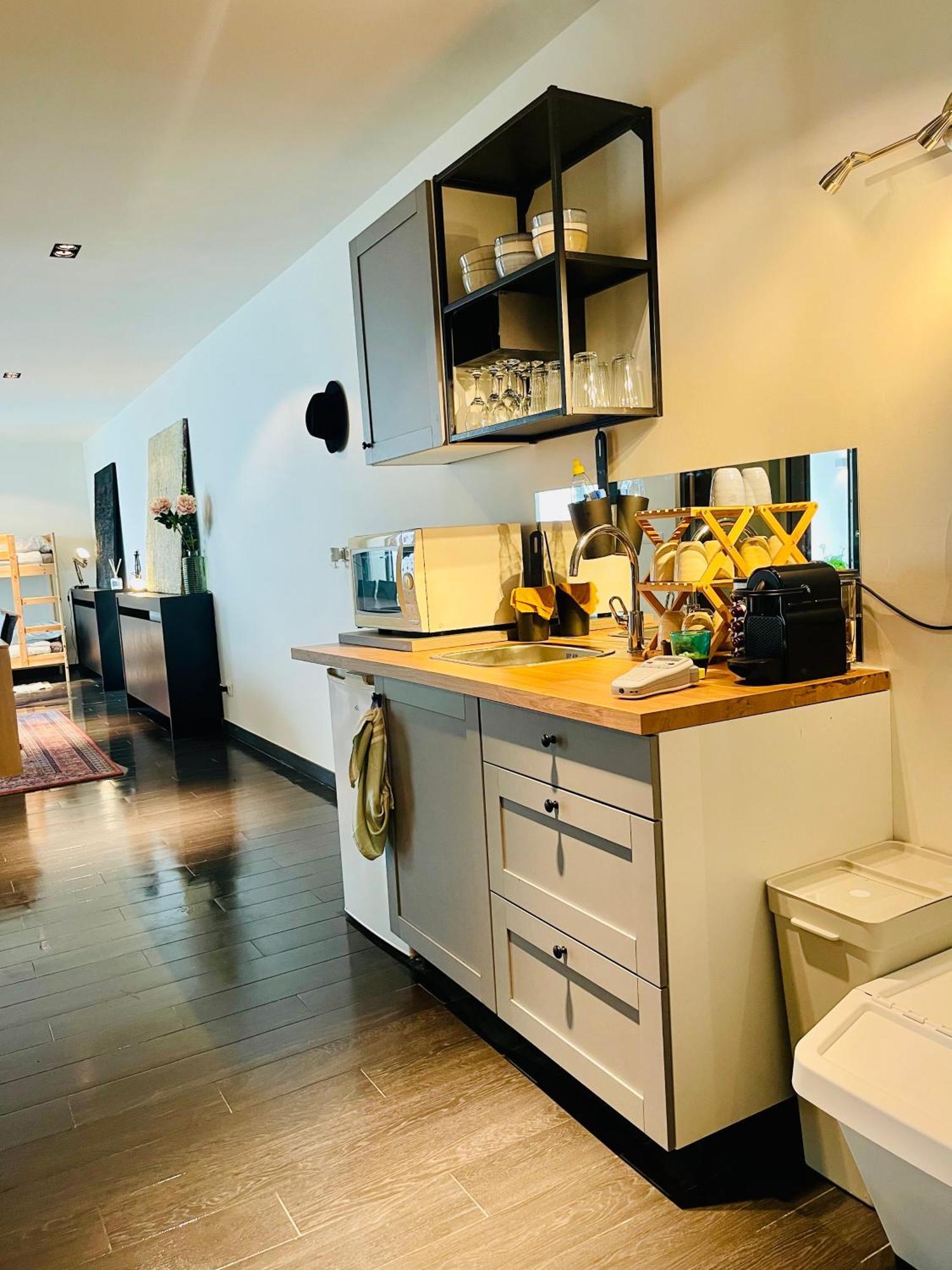 Down Town Spacious Loft Retreat With Private Parking بروكسل المظهر الخارجي الصورة