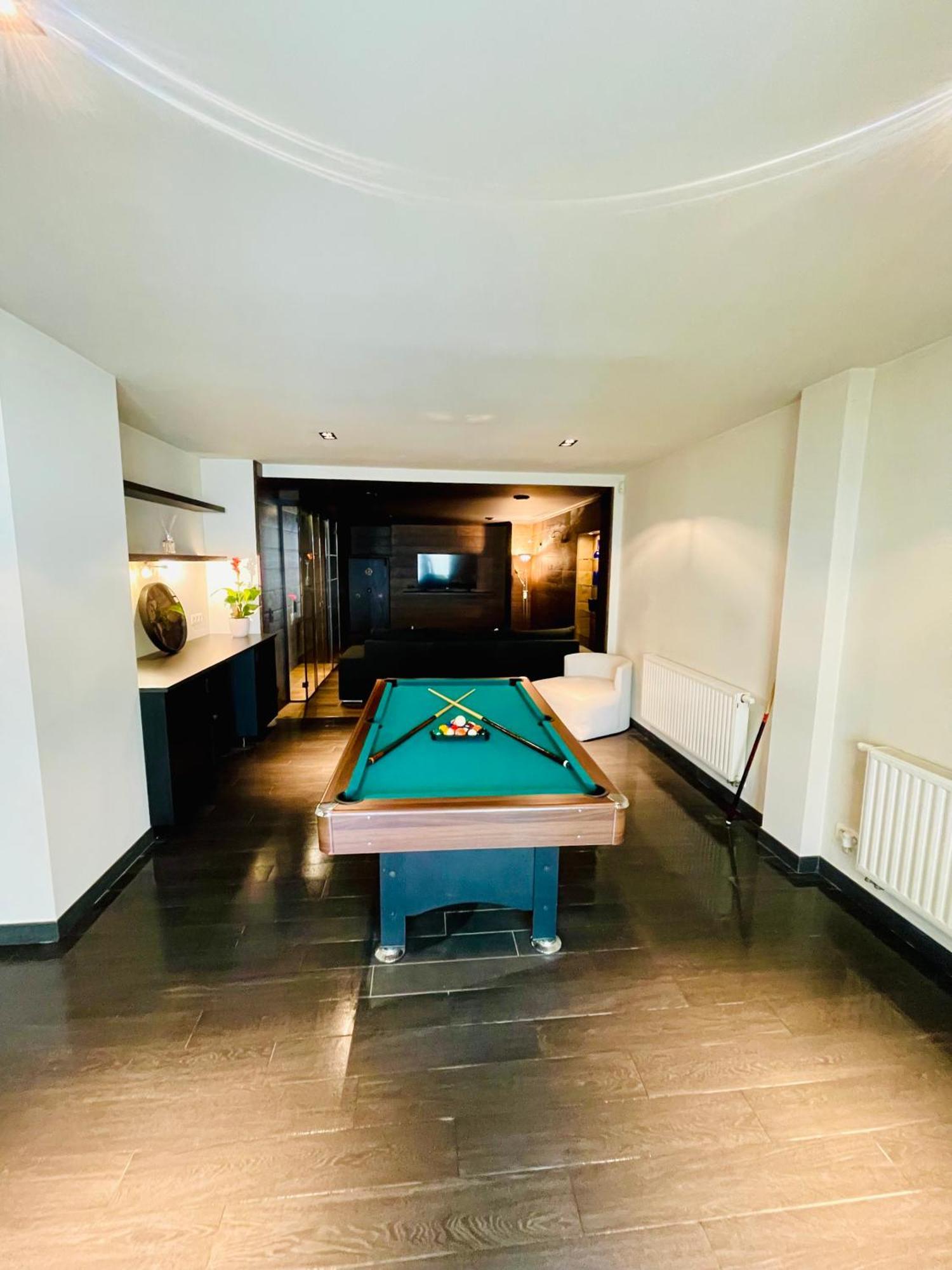 Down Town Spacious Loft Retreat With Private Parking بروكسل المظهر الخارجي الصورة