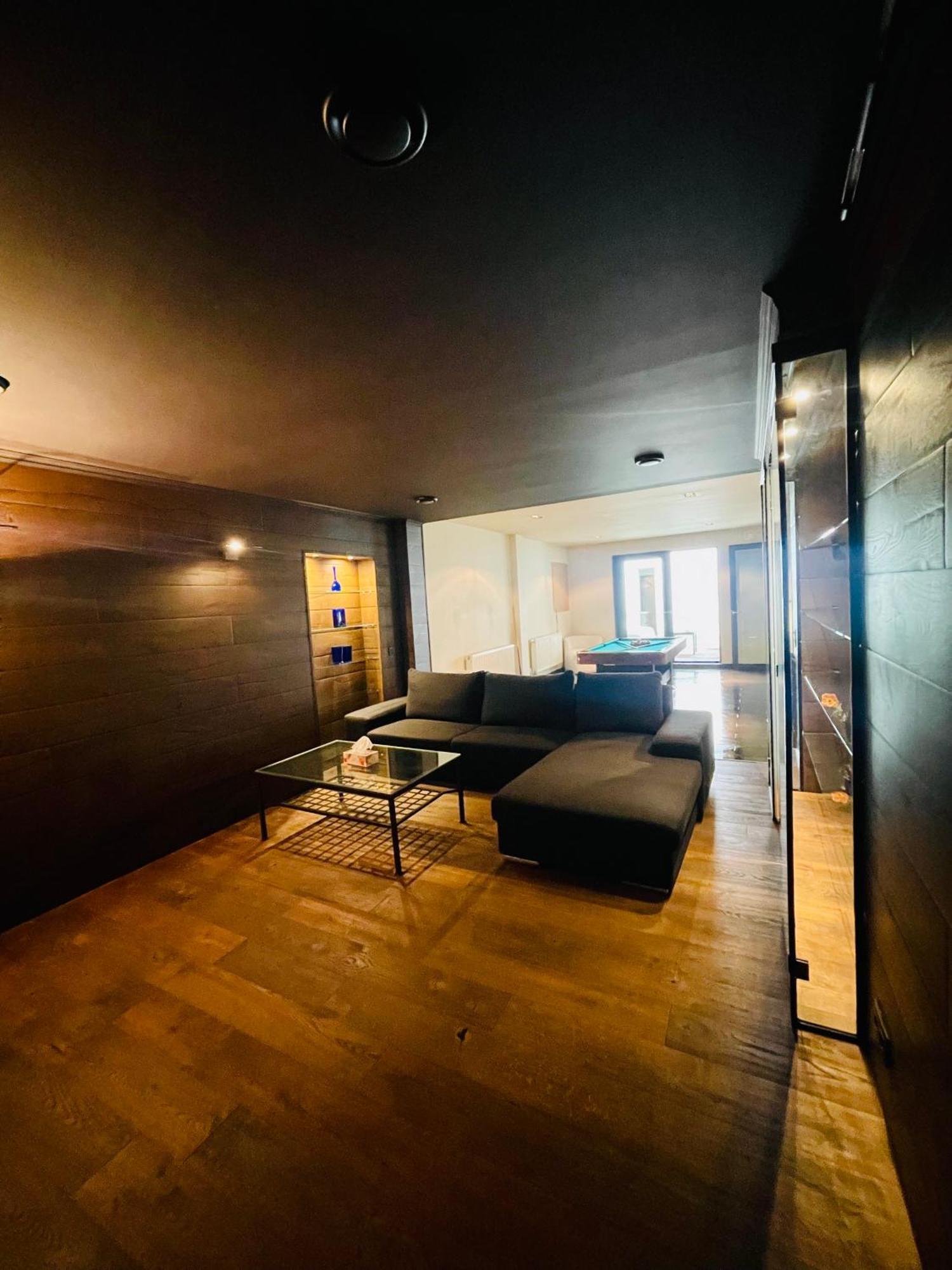 Down Town Spacious Loft Retreat With Private Parking بروكسل المظهر الخارجي الصورة