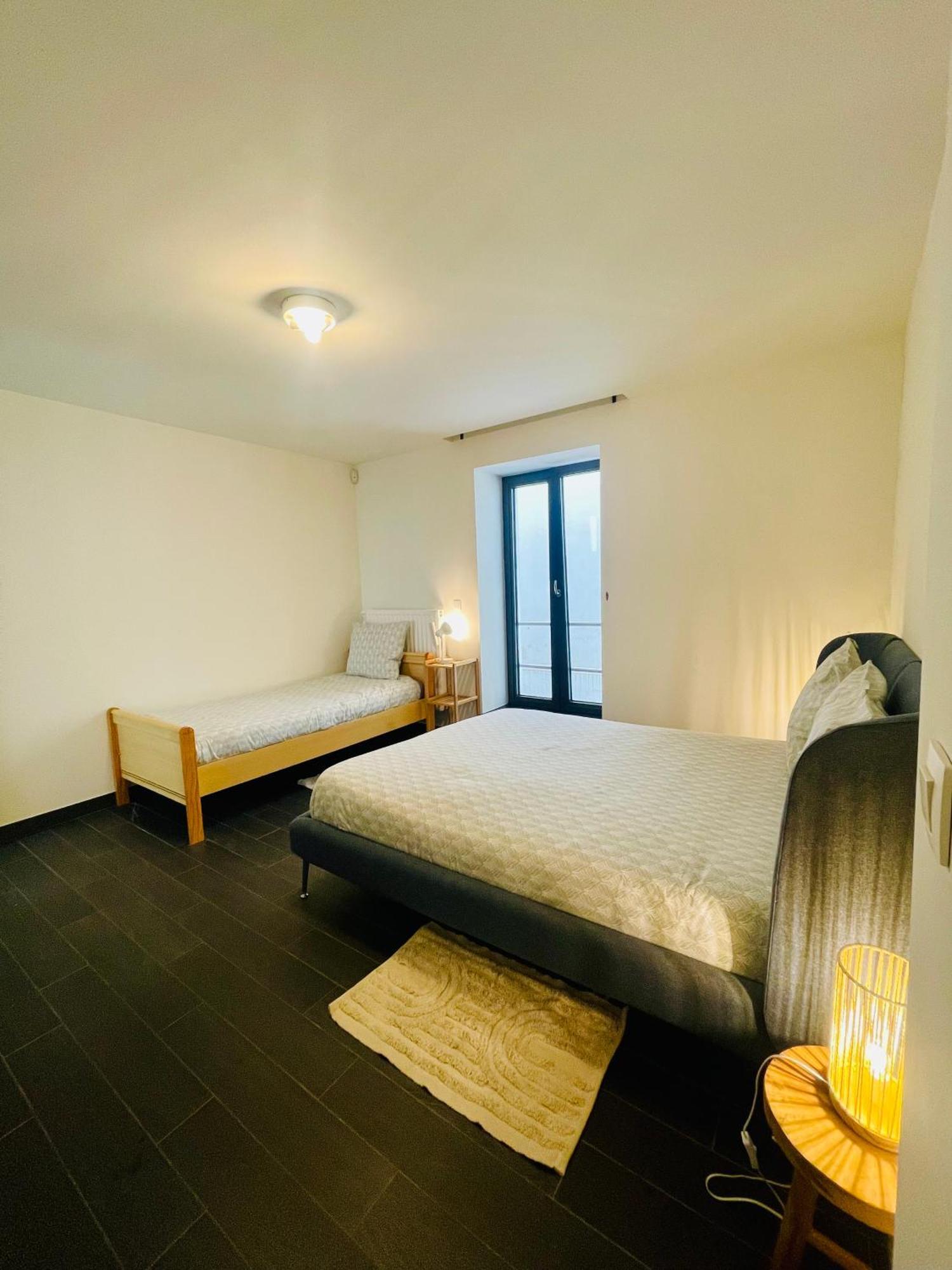Down Town Spacious Loft Retreat With Private Parking بروكسل المظهر الخارجي الصورة