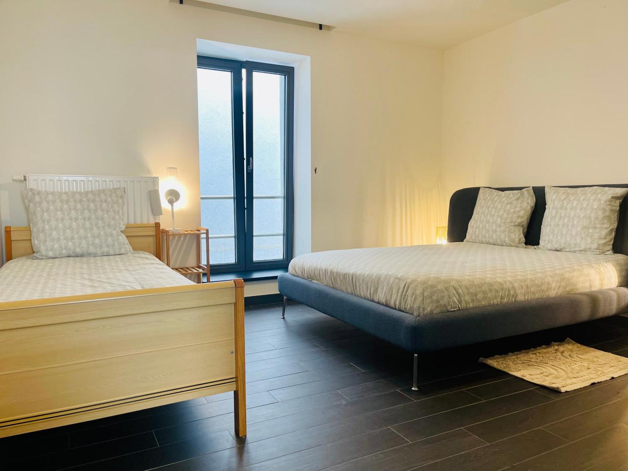Down Town Spacious Loft Retreat With Private Parking بروكسل المظهر الخارجي الصورة