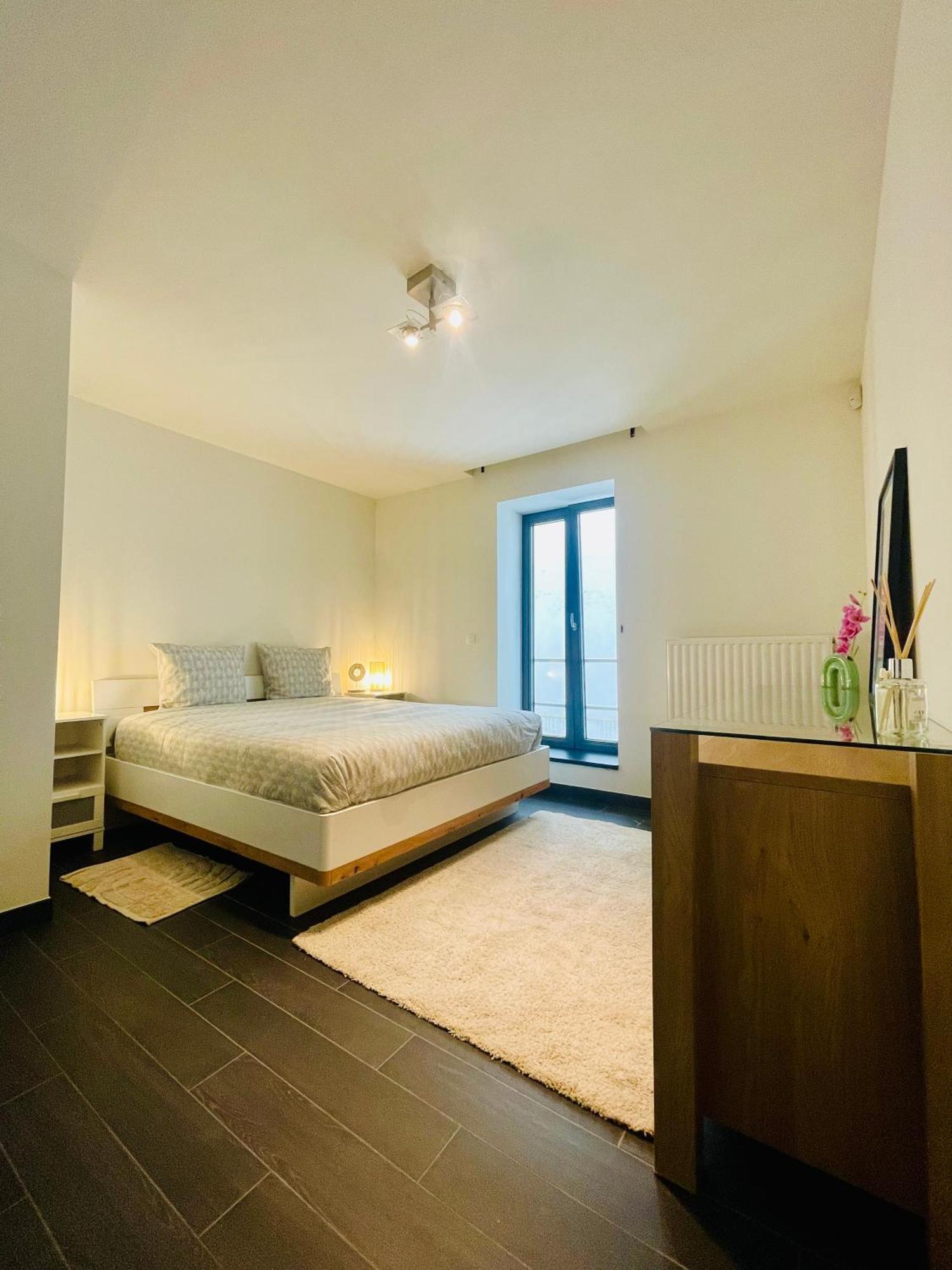 Down Town Spacious Loft Retreat With Private Parking بروكسل المظهر الخارجي الصورة
